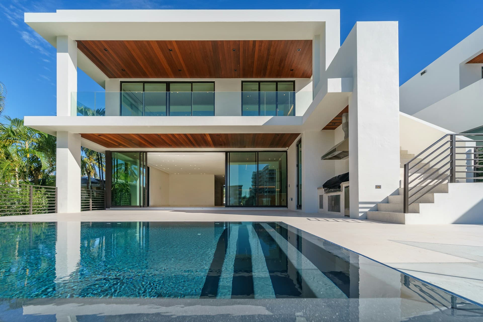 California poolside living